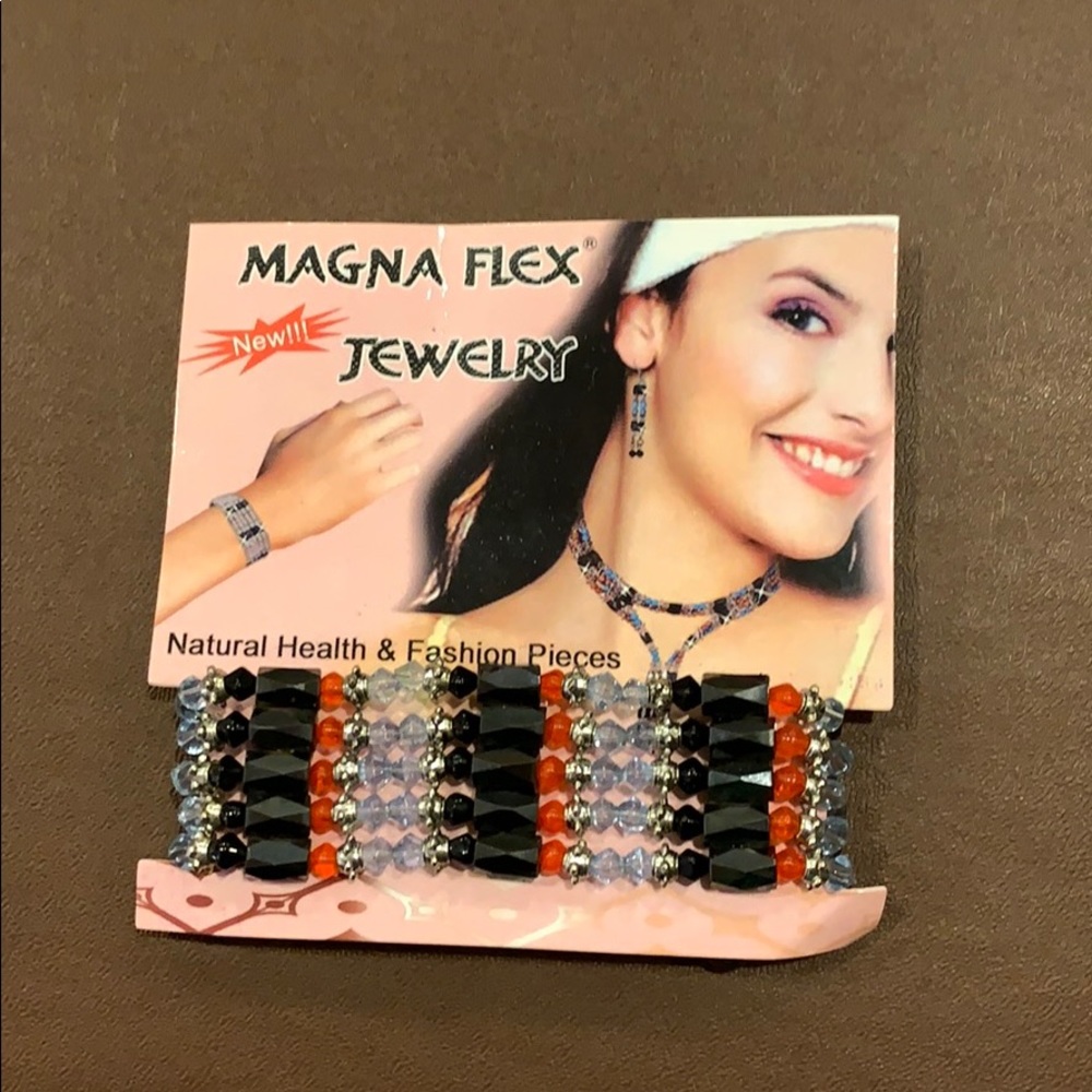 Magnetic bracelet necklace all in one